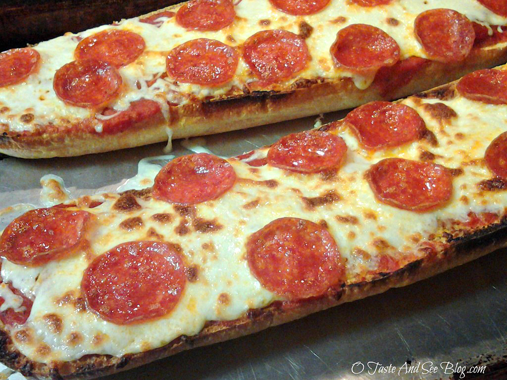2Pack 14" French Bread Cheese Pizzas with Pepperoni 26
